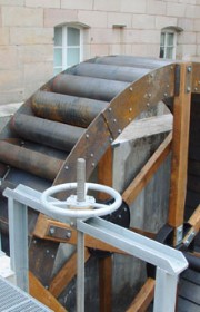 Neu errichtetes Wasserrad an der Oberen Mühle